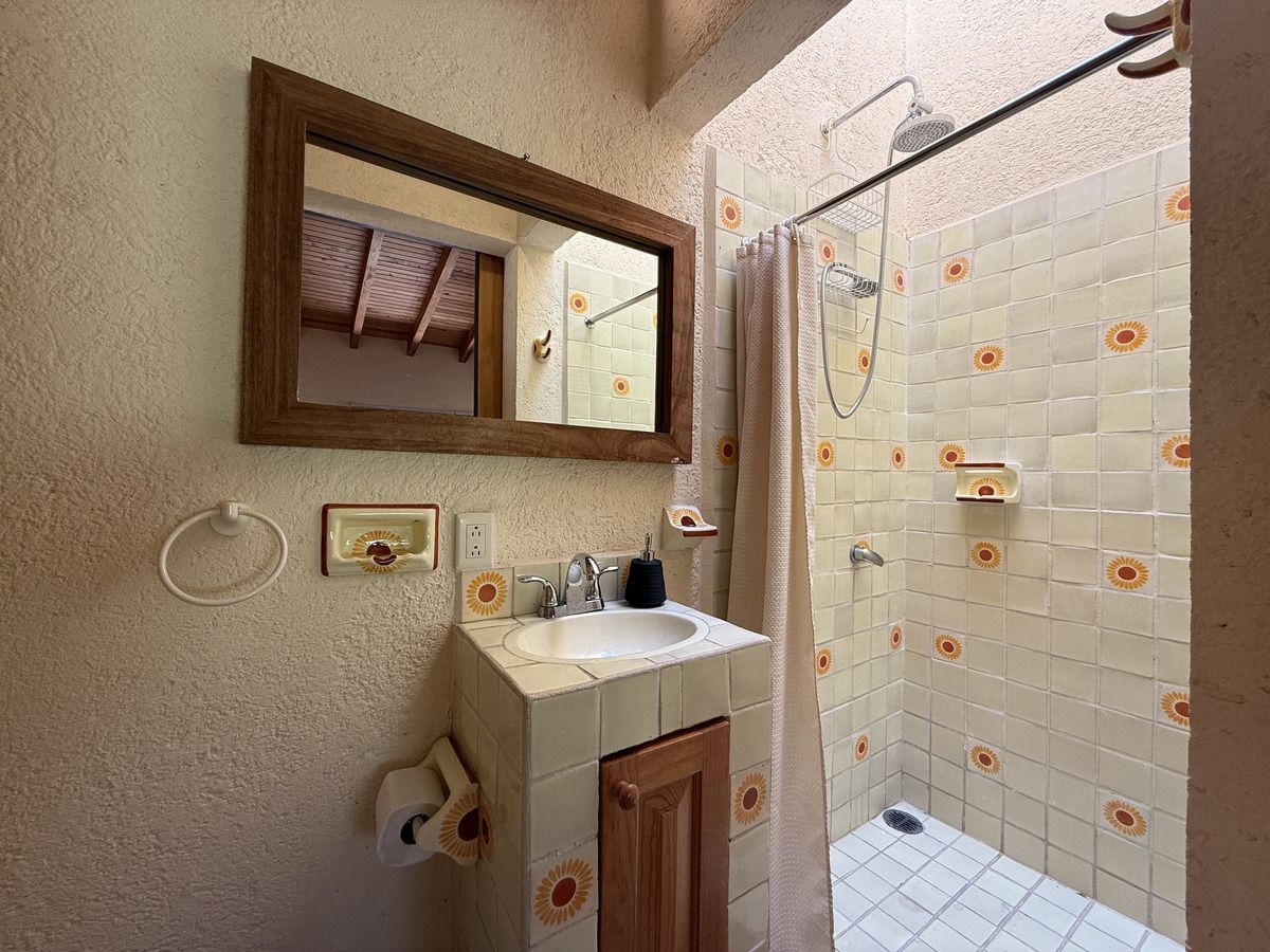 15 of 35: Baño recámara