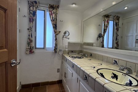 Apartamento tipo loft mobiliado e com serviços de frente para o Lago Juriquilla