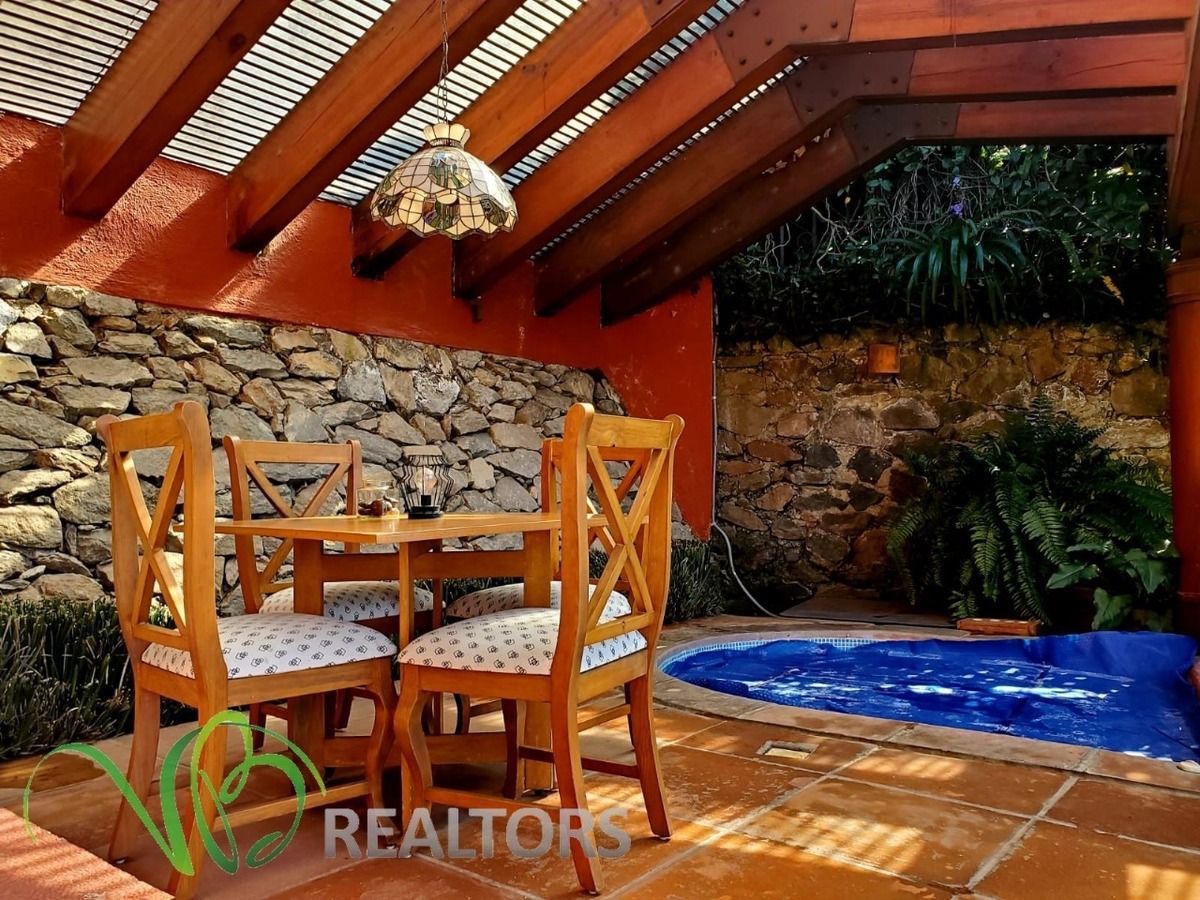 3 of 35: Area comedor terraza