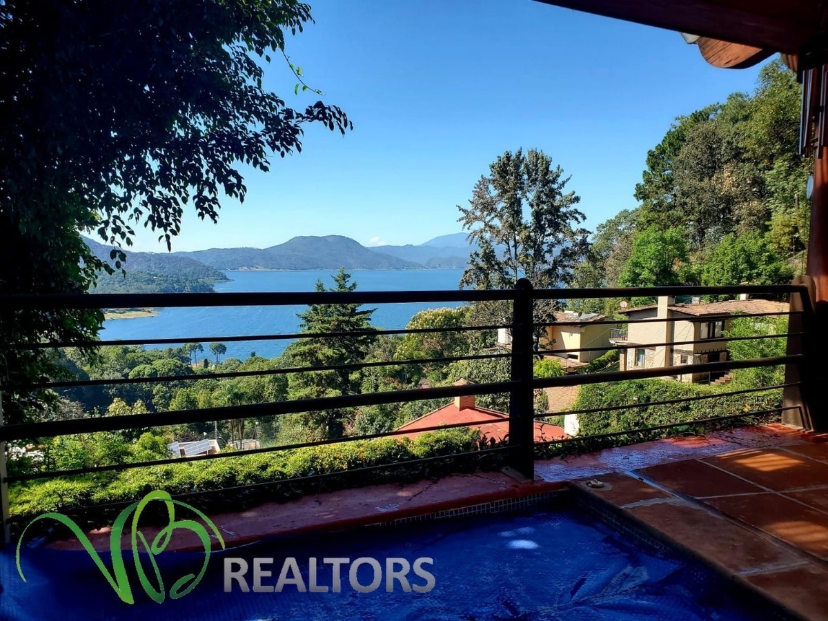 1 of 35: Vista desde jacuzzi en Terraza techada