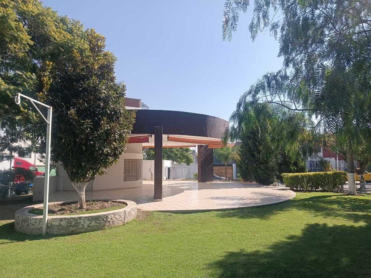 2 de 35: Parque con Terraza