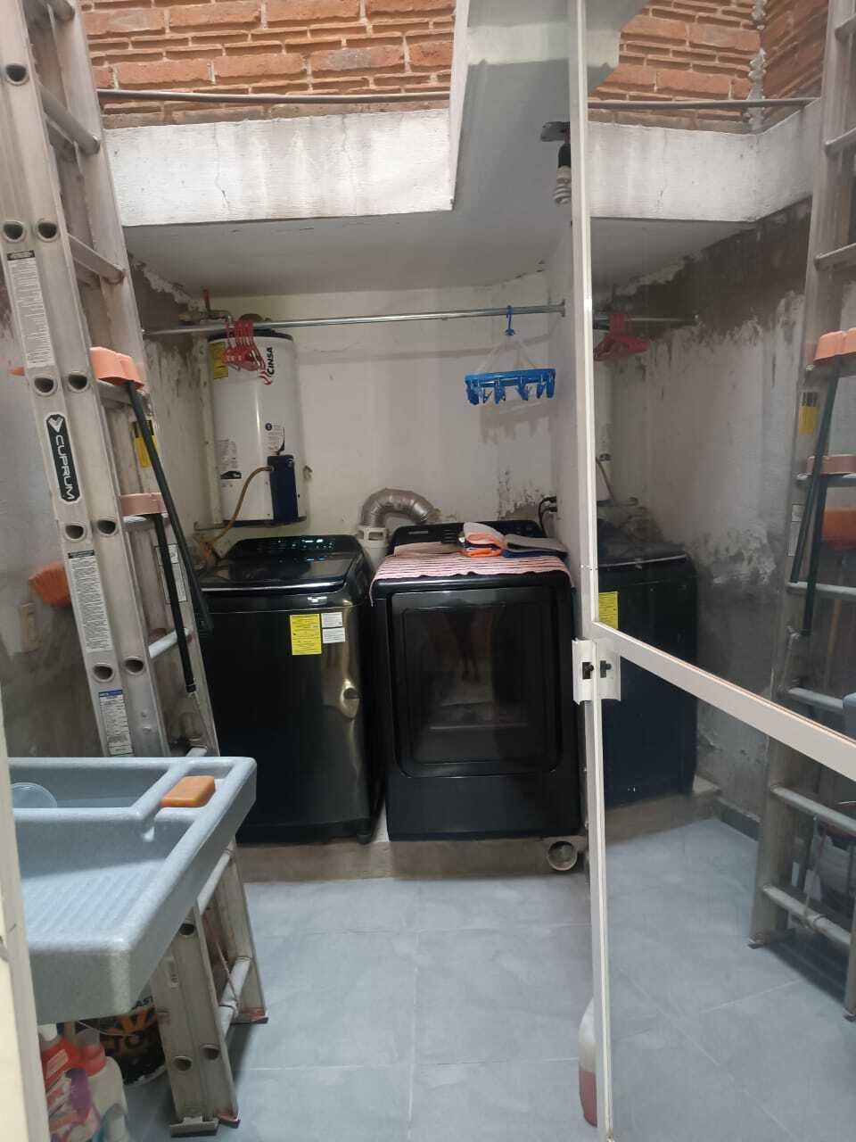 15 de 35: Patio de servicio