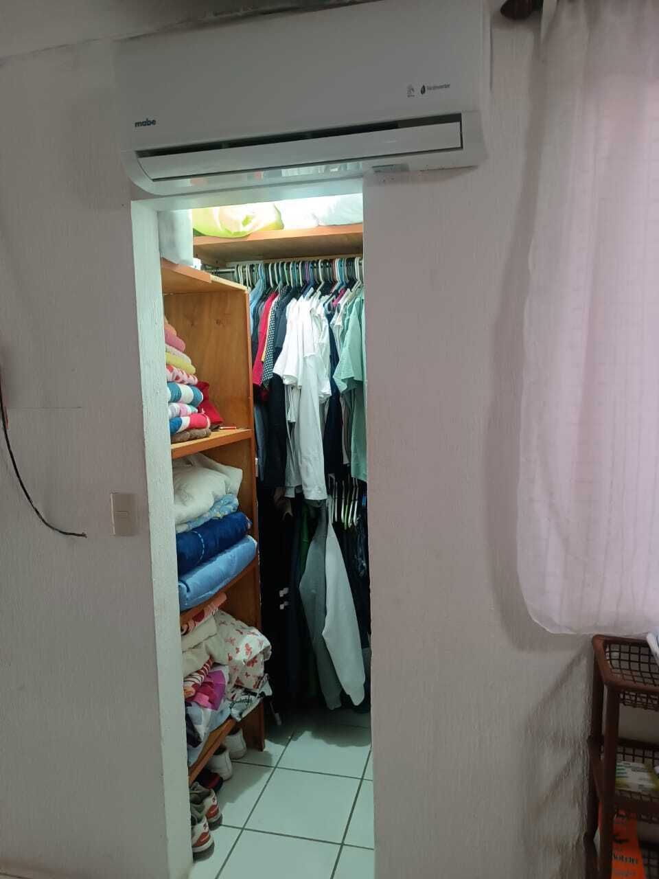 26 de 35: Vestidor habitación principal