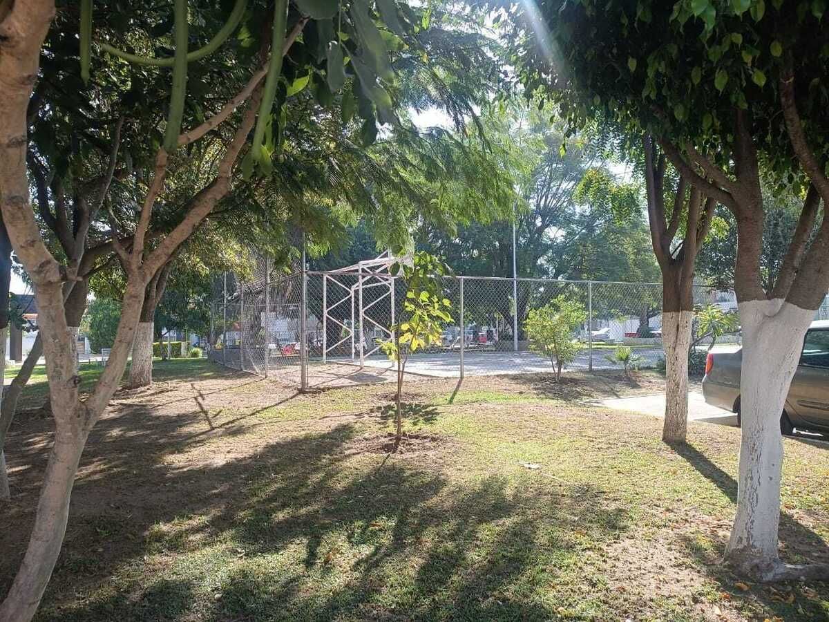 32 de 35: Cancha multi deportiva