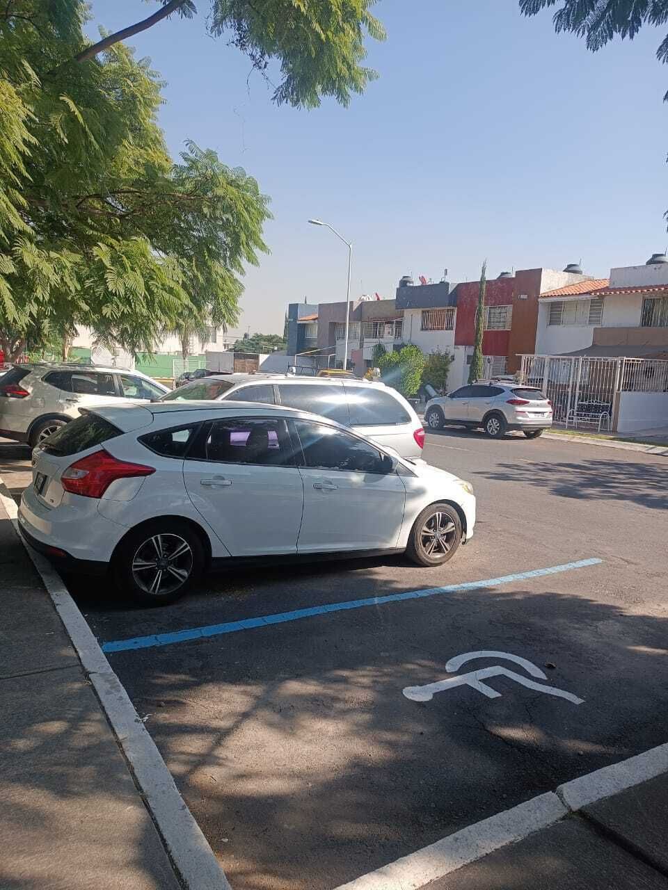 34 de 35: Estacionamiento de visitas