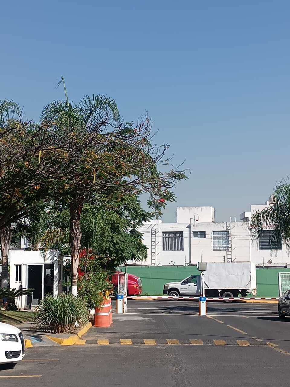 35 de 35: Caseta de seguridad  24hrs con acceso controlado