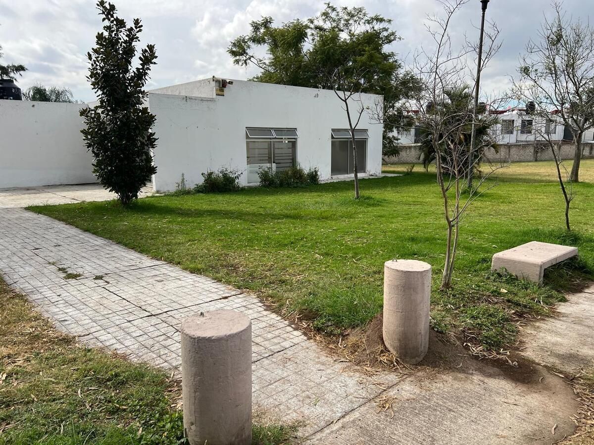 29 de 29: parque frente a la casa