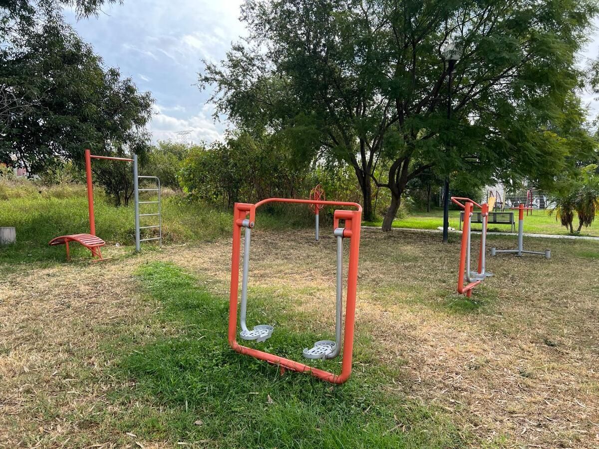 28 de 29: parque frente a la casa