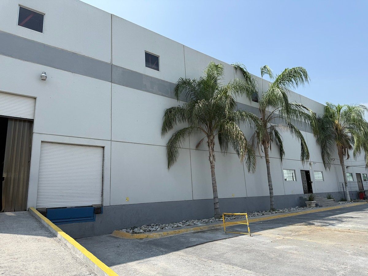 WAREHOUSE FOR RENT PARK MARTEL 1, photo 1 of 7