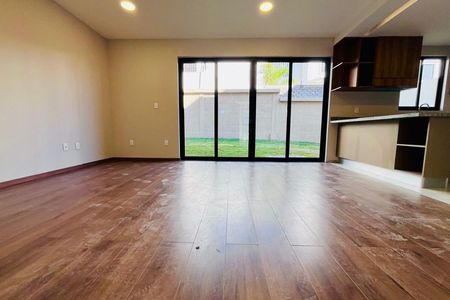 Incrível apartamento no térreo com jardim em Juriquilla