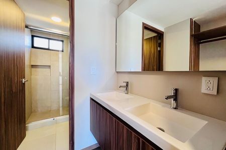 Incrível apartamento no térreo com jardim em Juriquilla
