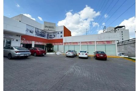 Local comercial en Renta, 516.40 M2, Av. Paseo de los Leones.- $193,593 +iva
