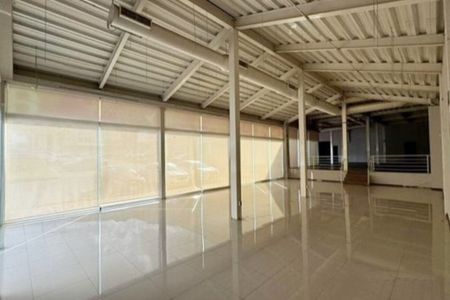 Local comercial en Renta, 516.40 M2, Av. Paseo de los Leones.- $193,593 +iva