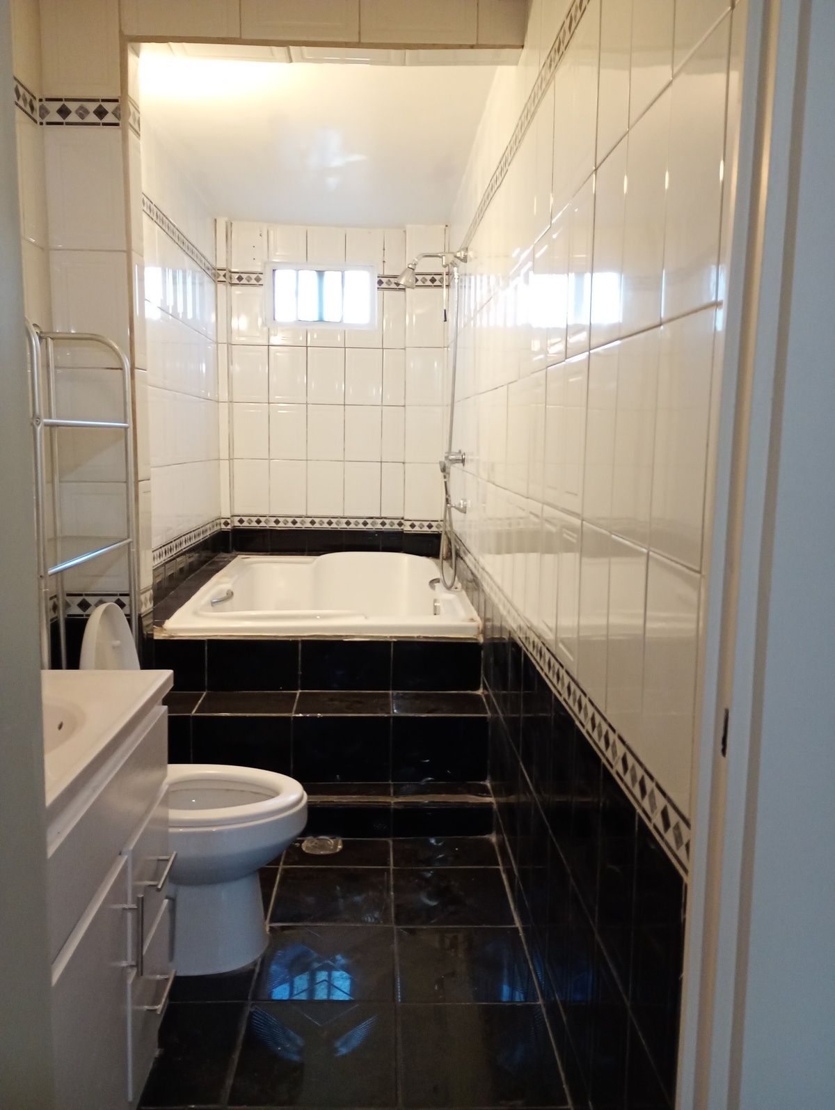 12 de 15: Baño Con Jacuzzi