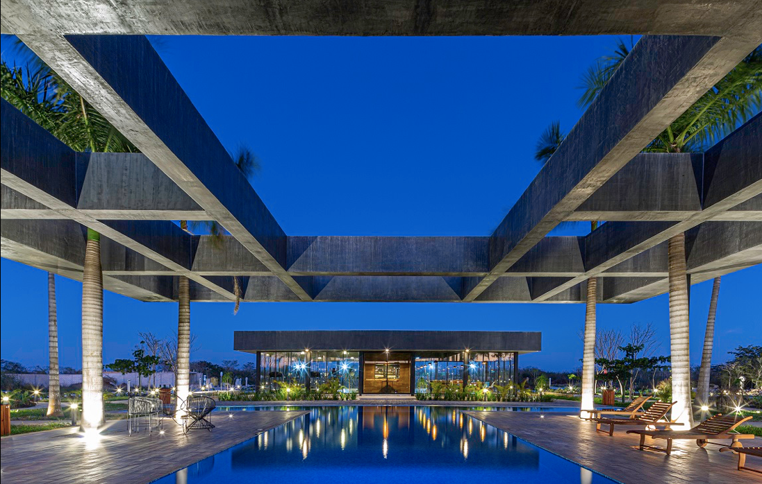 45 de 50: Piscina con Canal de Nado Semiolímpico