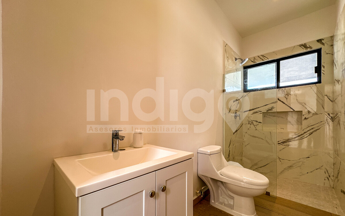 15 de 50: Baño Completo de Visitas