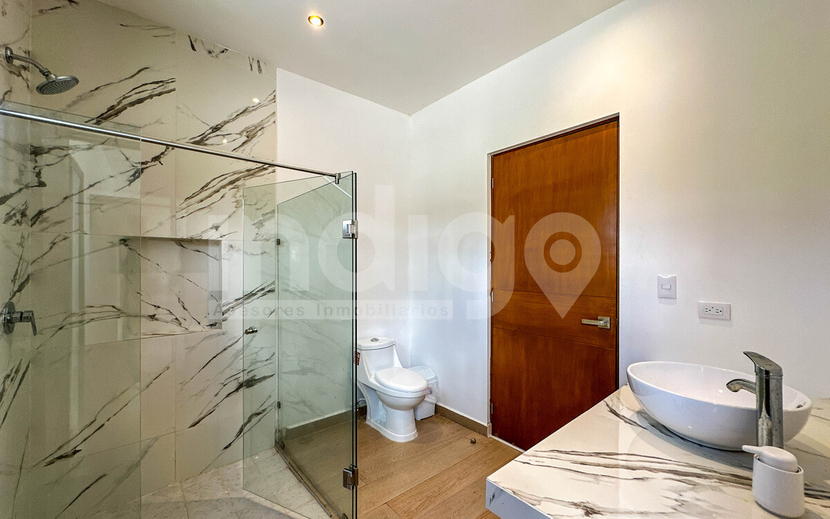 18 de 50: Baño Recámara Secundaria en Planta Baja