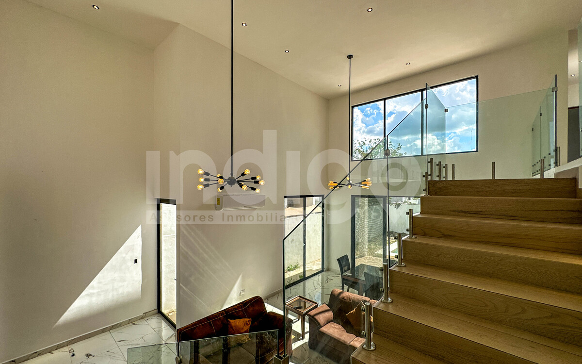 23 de 50: Escalera Planta Alta