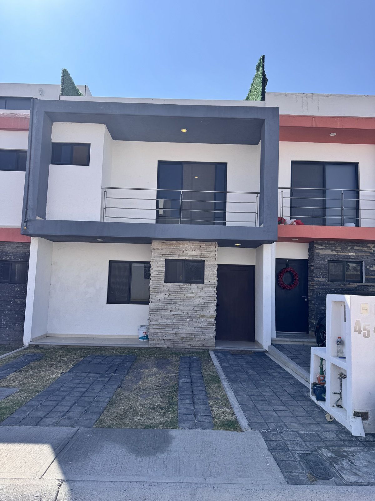 1 de 22: Fachada