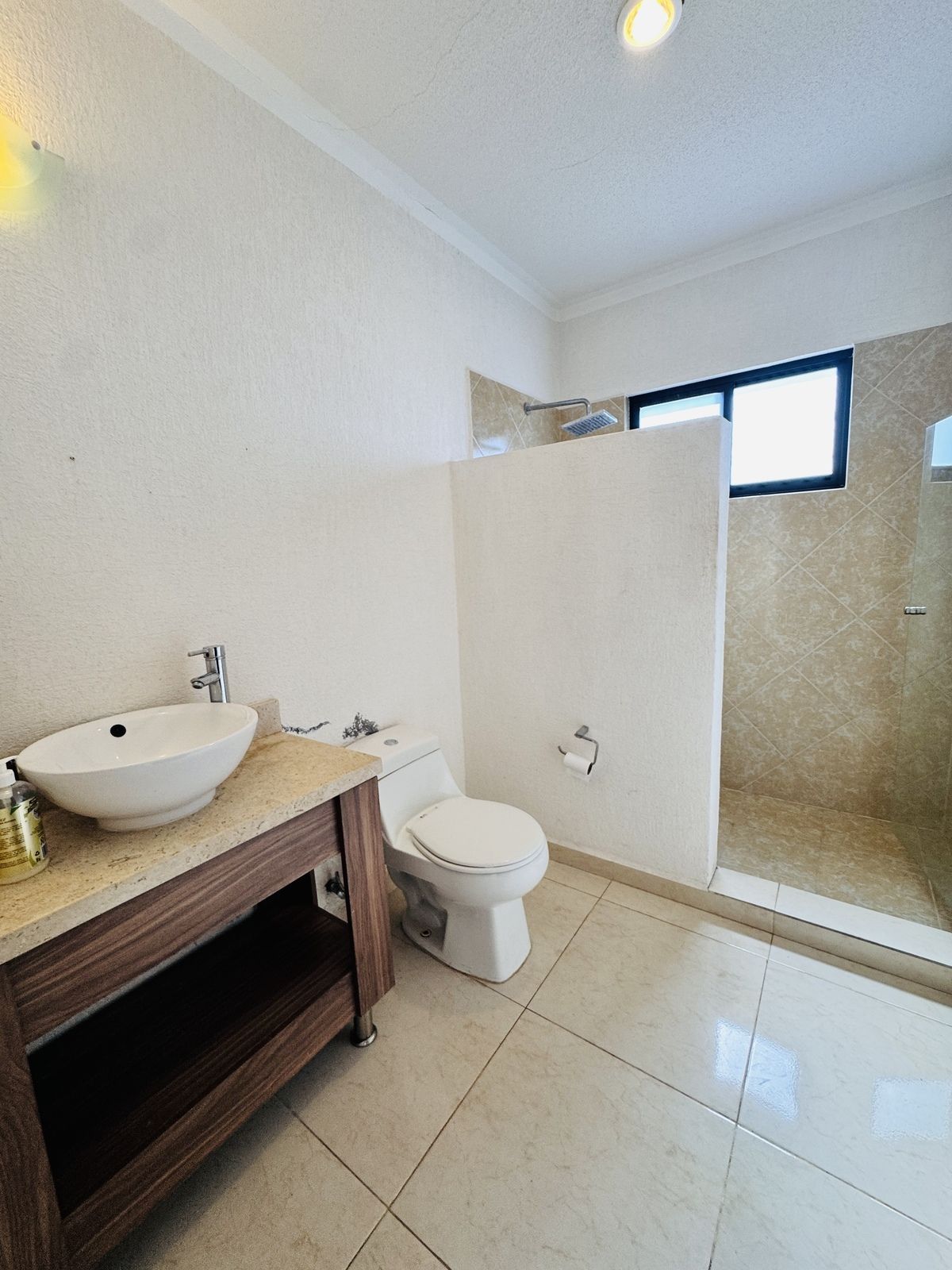 9 de 22: Baño rec secundaria 2do piso