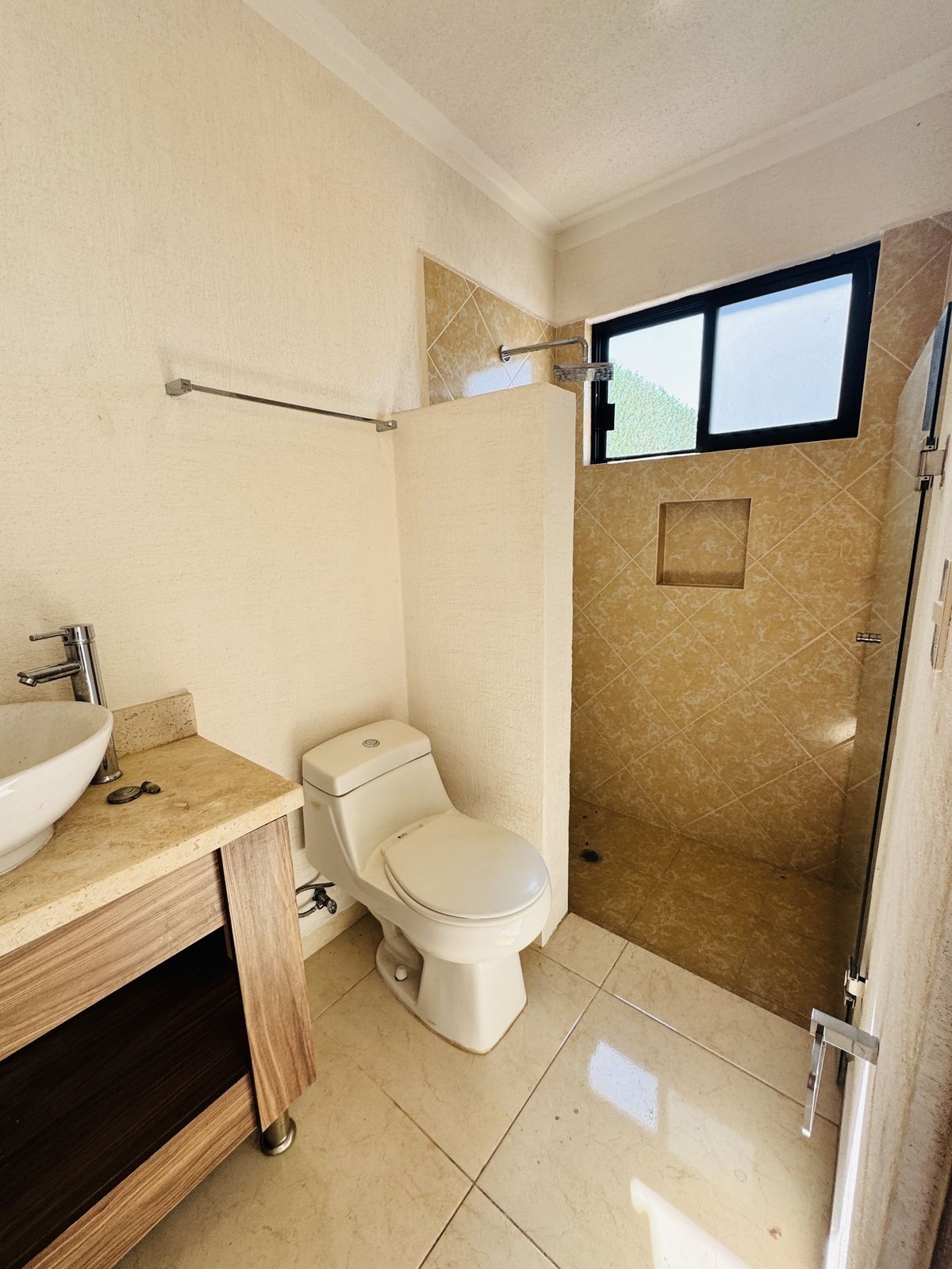 21 de 22: Baño completo 3er piso.