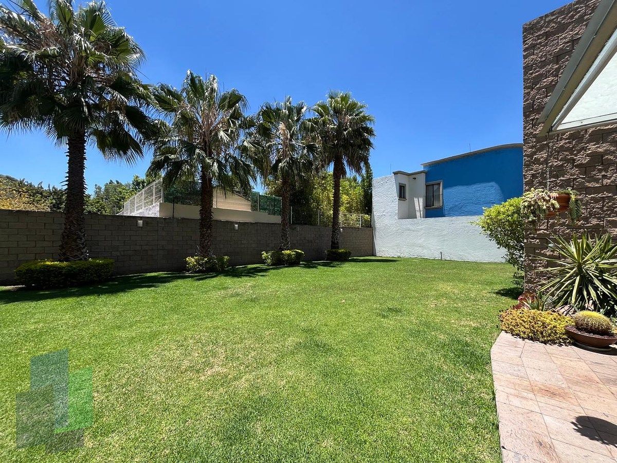 23 de 27: JARDIN TRASERO