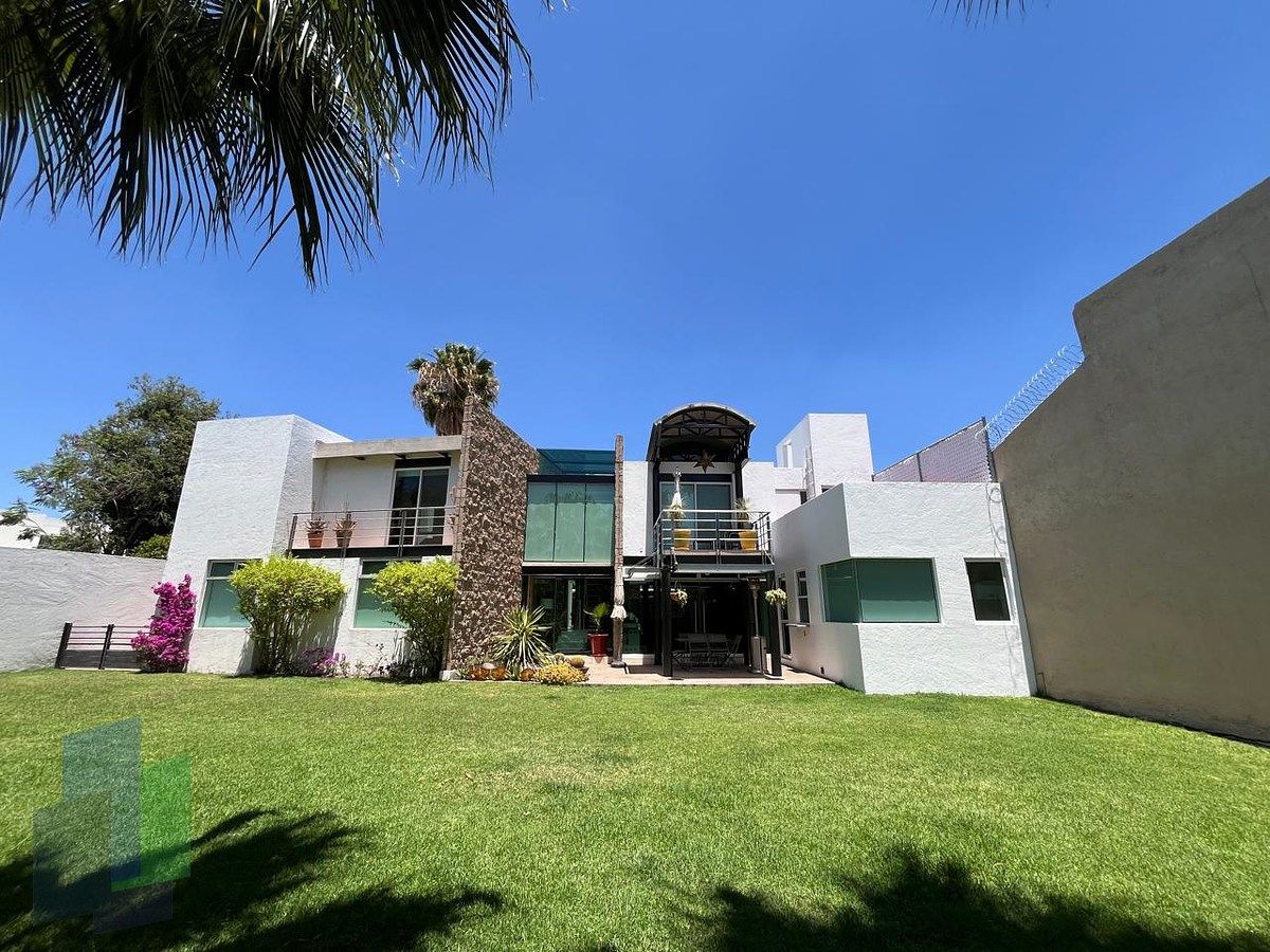 1 de 27: JARDIN TRASERO