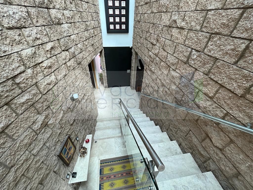 8 de 21: Escaleras a 2o nivel