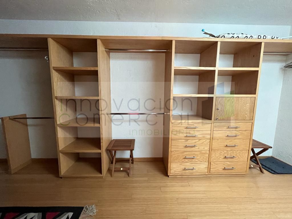 10 de 21: Vestidor recámara principal