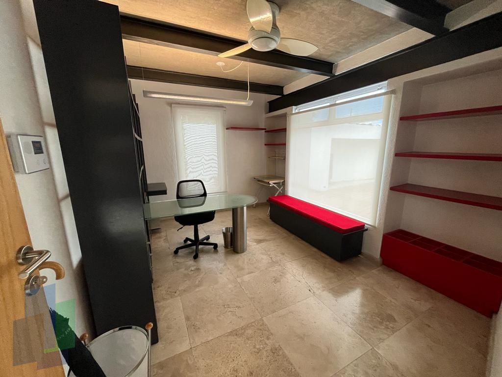 9 of 21: Estudio en planta baja