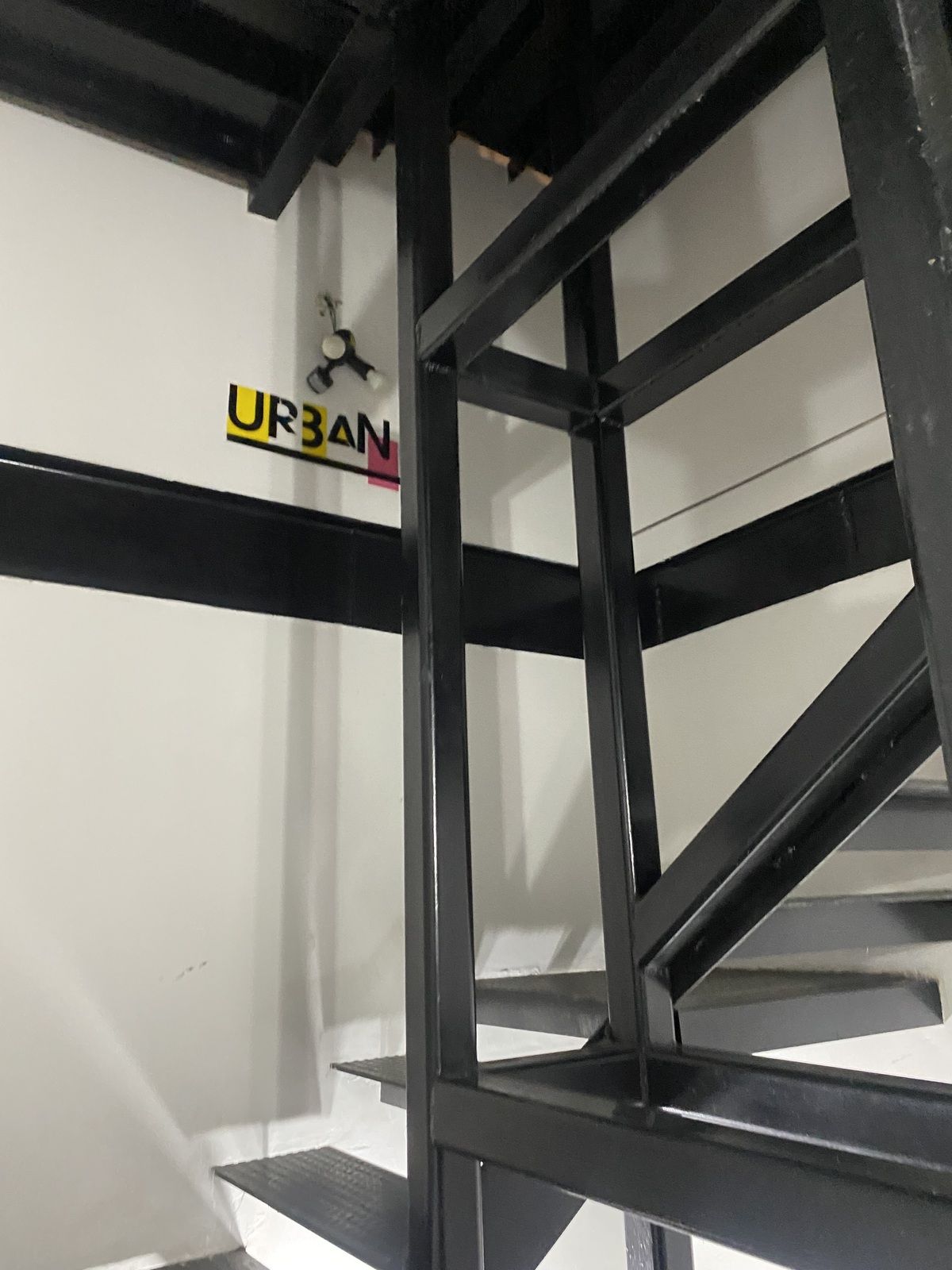 10 of 19: vista escalera