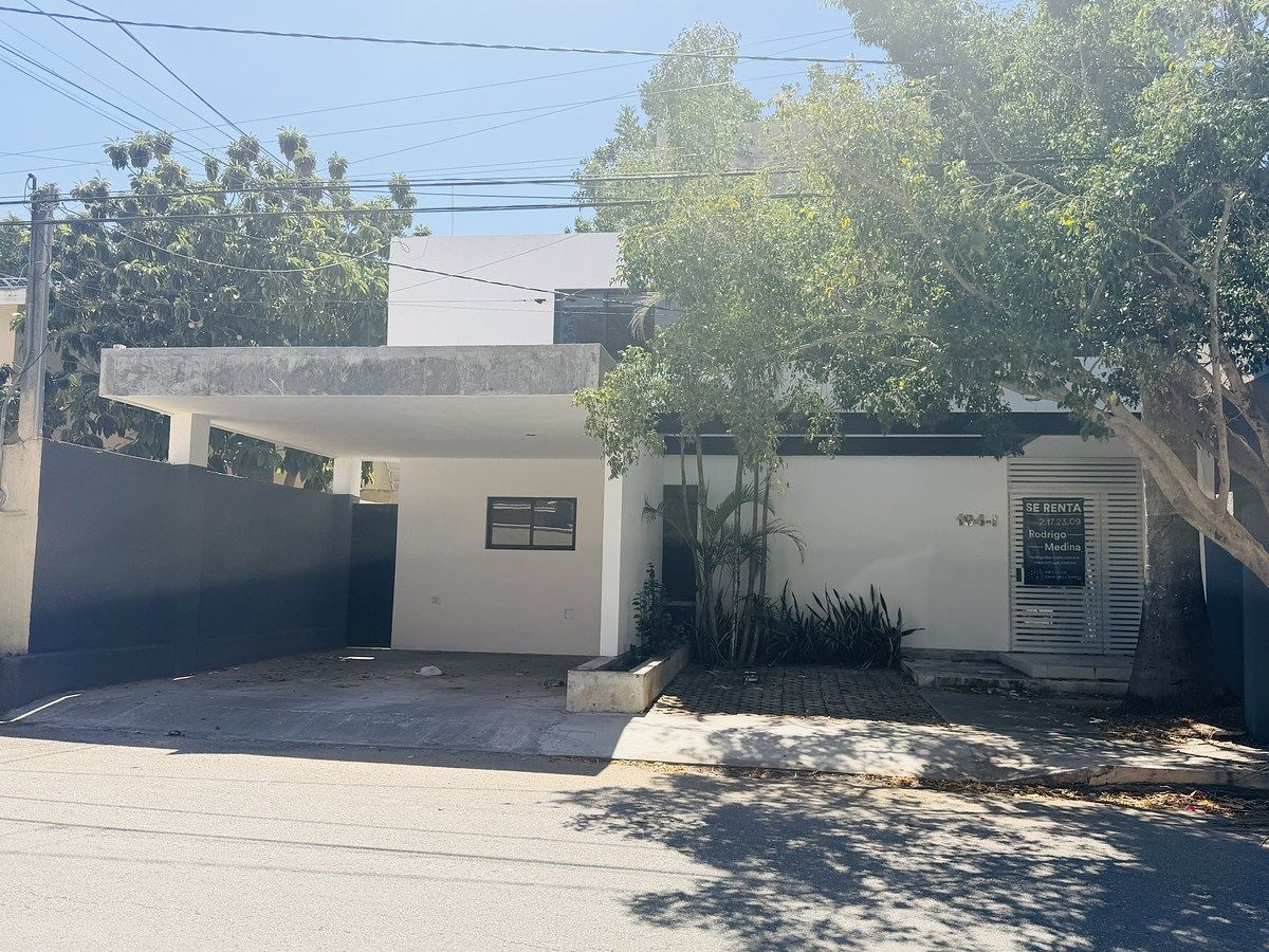 1 de 25: Fachada principal