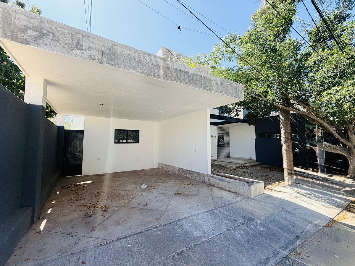 3 de 25: Cochera techada