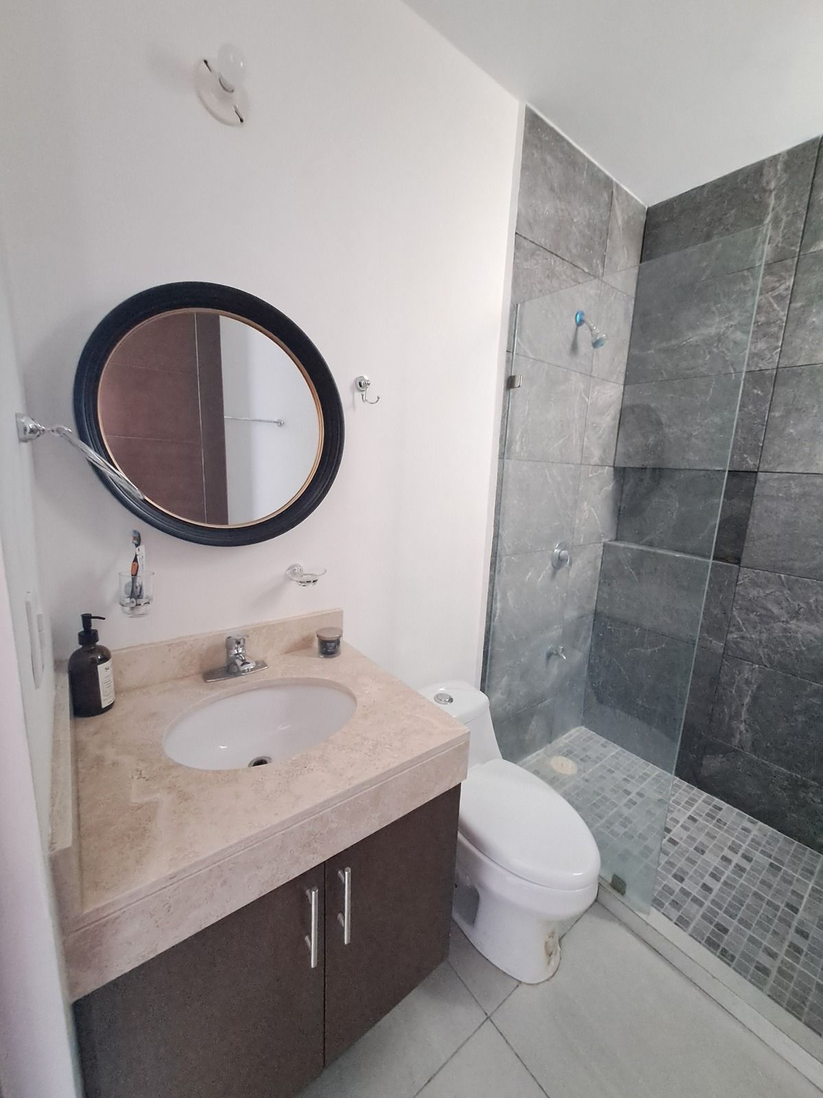 3 of 12: Baño completo