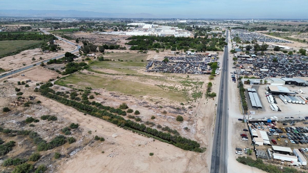3 de 4: Terreno carretera aeropuerto