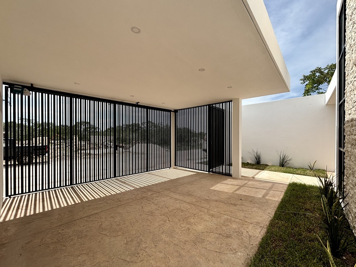 3 de 27: GARAGE TECHADO