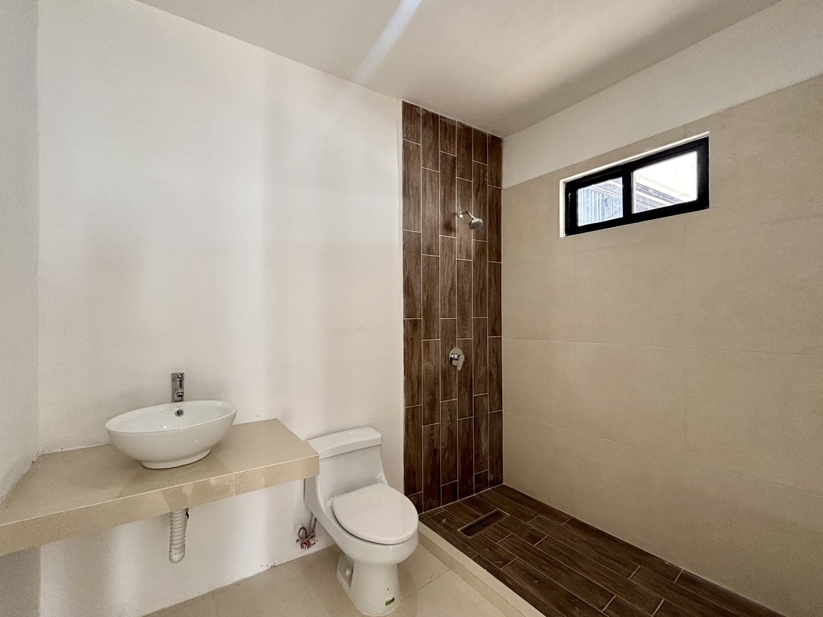 27 de 27: BAÑO DE SERVICIO