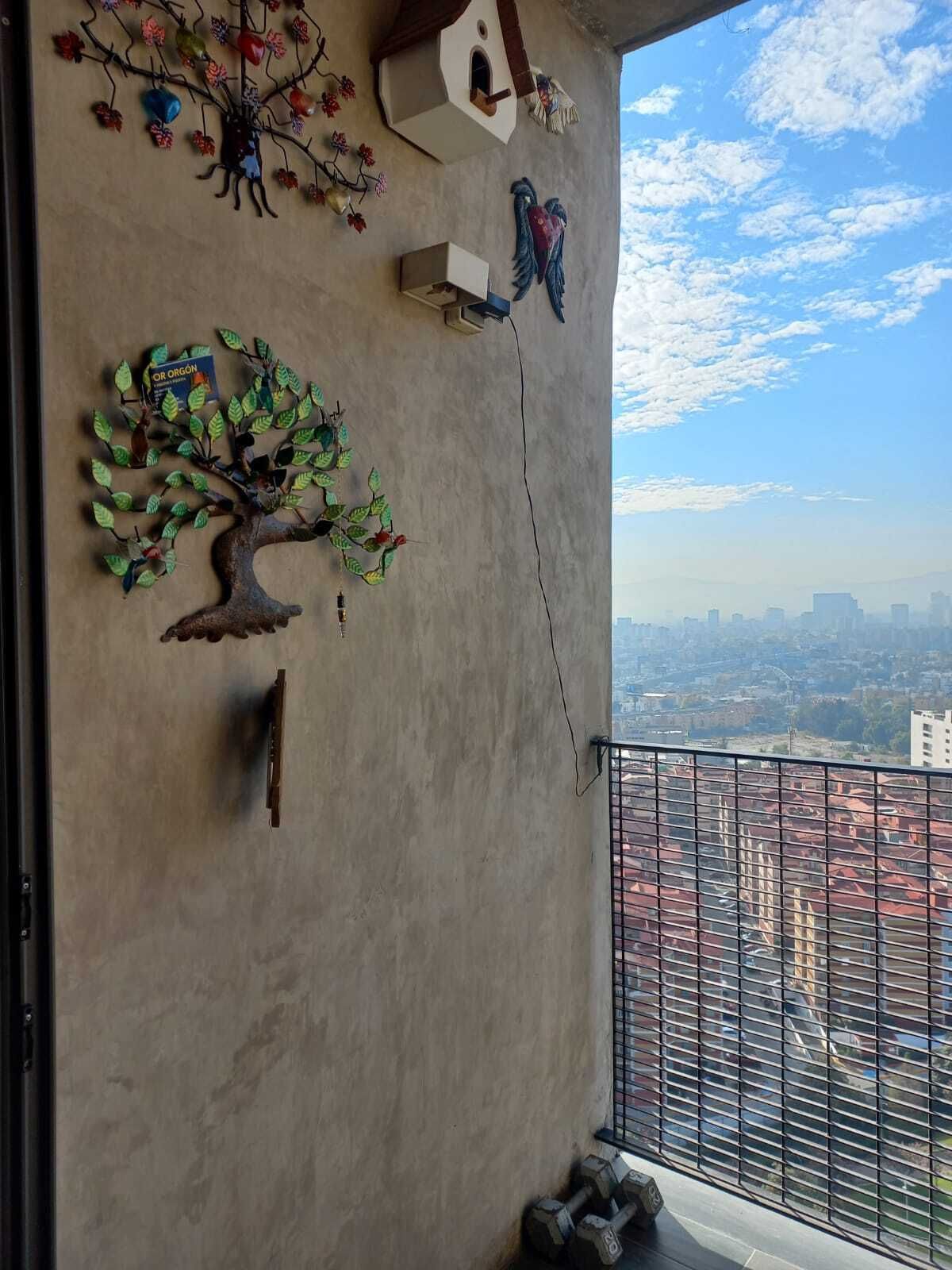 2 of 29: Balcón