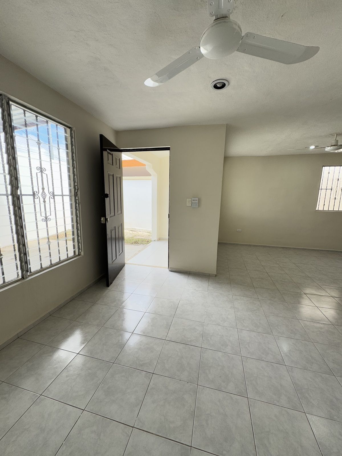 CASA REMODELADA EN RESIDENCIAL DEL NORTE, foto 1 de 16