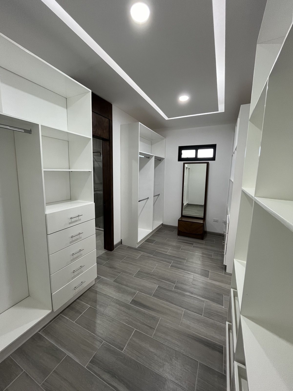 Walking closet, photo 23 of 39