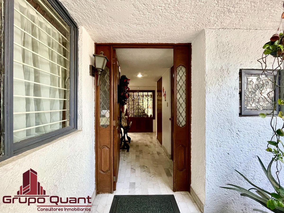 3 de 48: Entrada principal