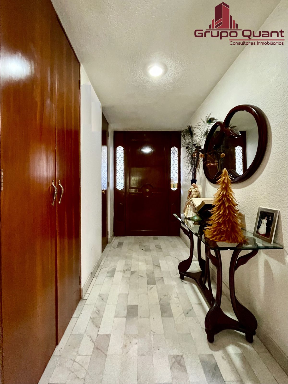 5 de 48: Vestíbulo de entrada