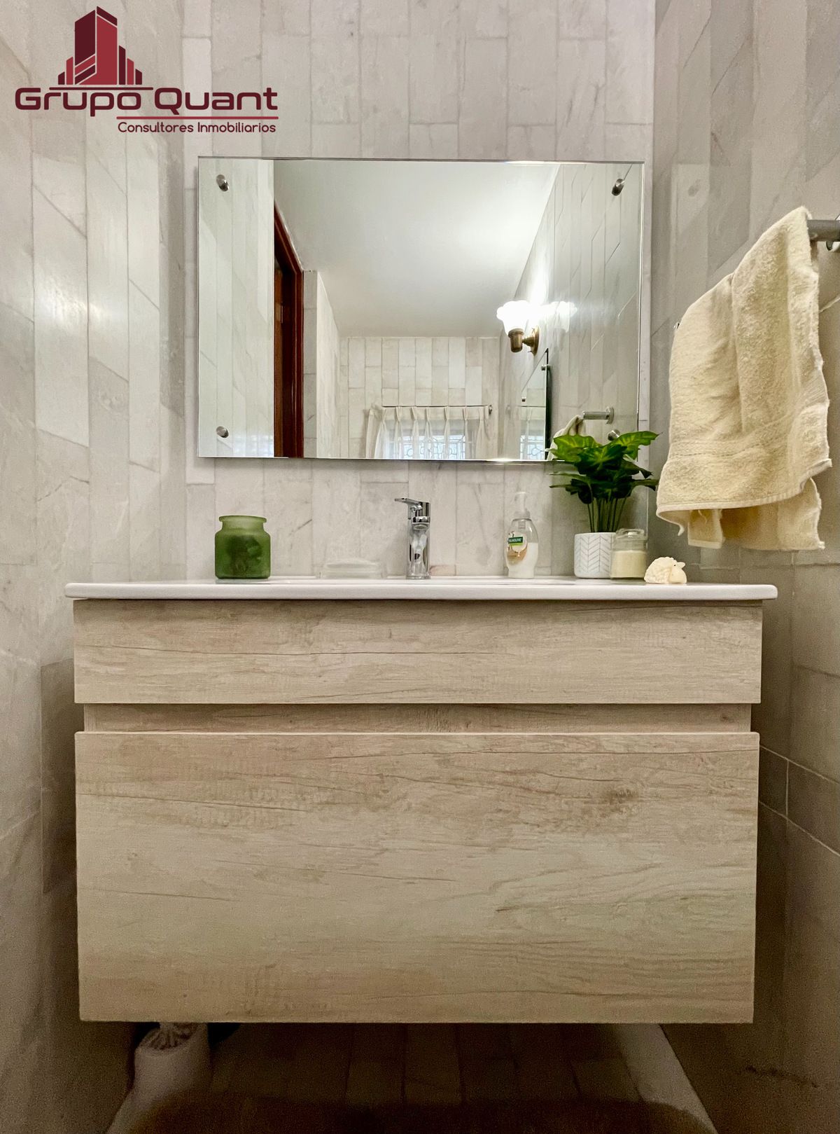 6 de 48: Medio baño para visitas