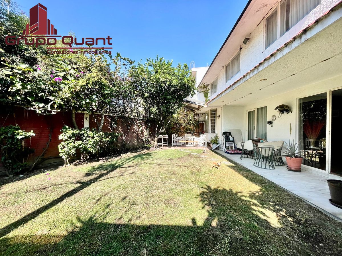 16 de 48: Jardín con terraza