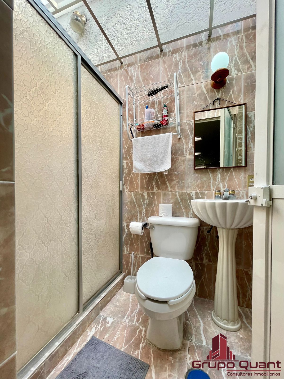 43 de 48: Baño completo de recámara 4