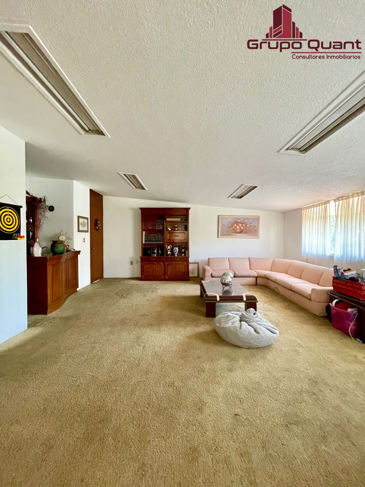 44 de 48: Family room / Área de TV con cantina