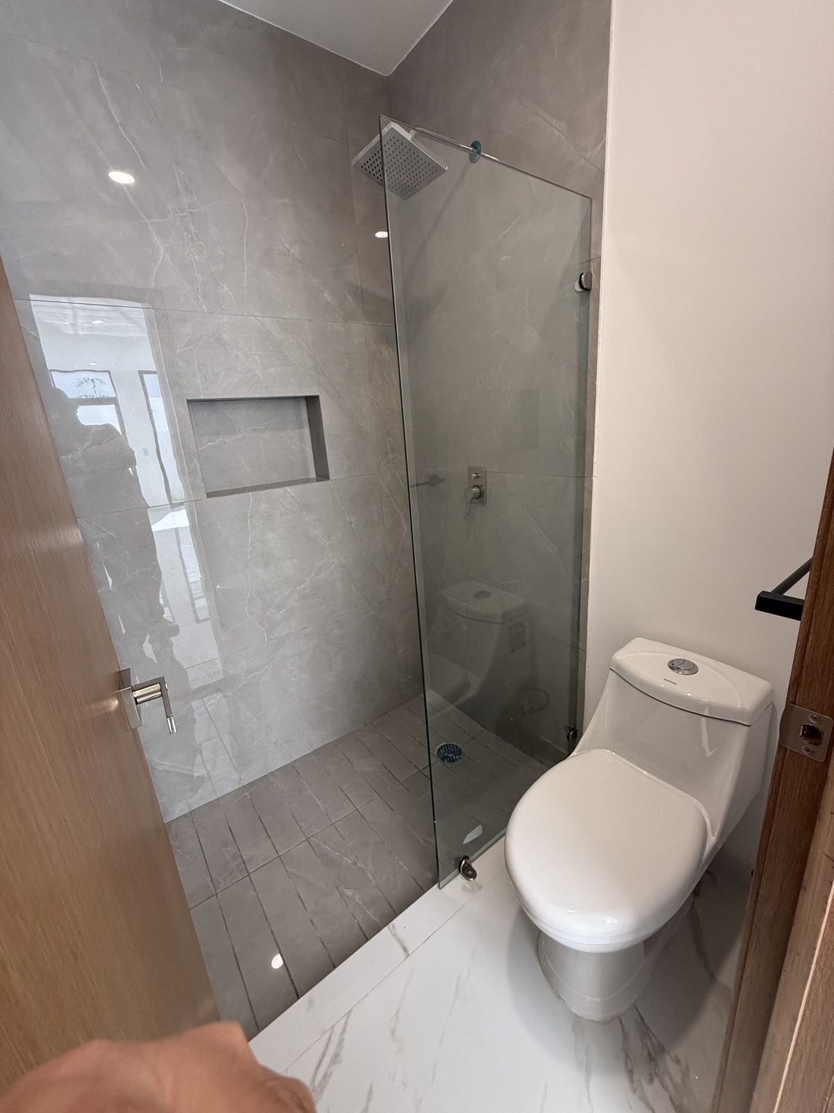 12 of 25: Baño completo planta baja