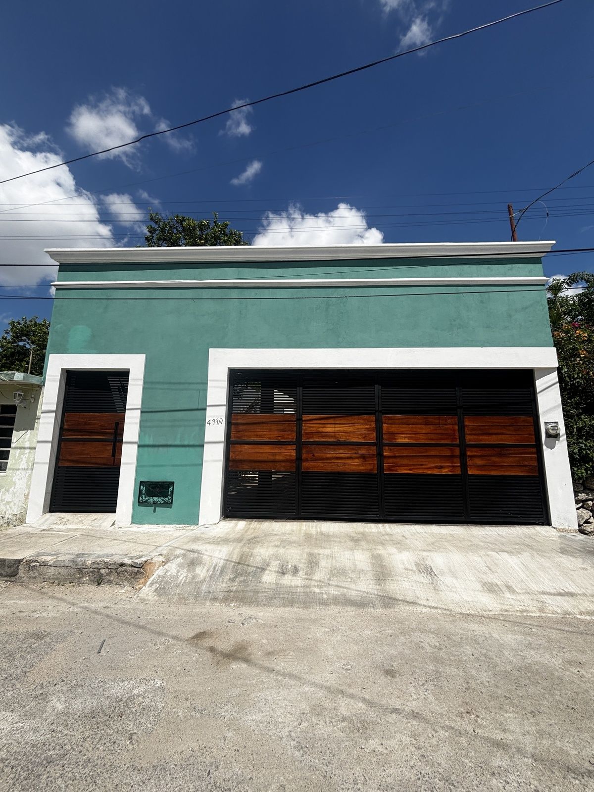 1 of 21: Fachada Principal