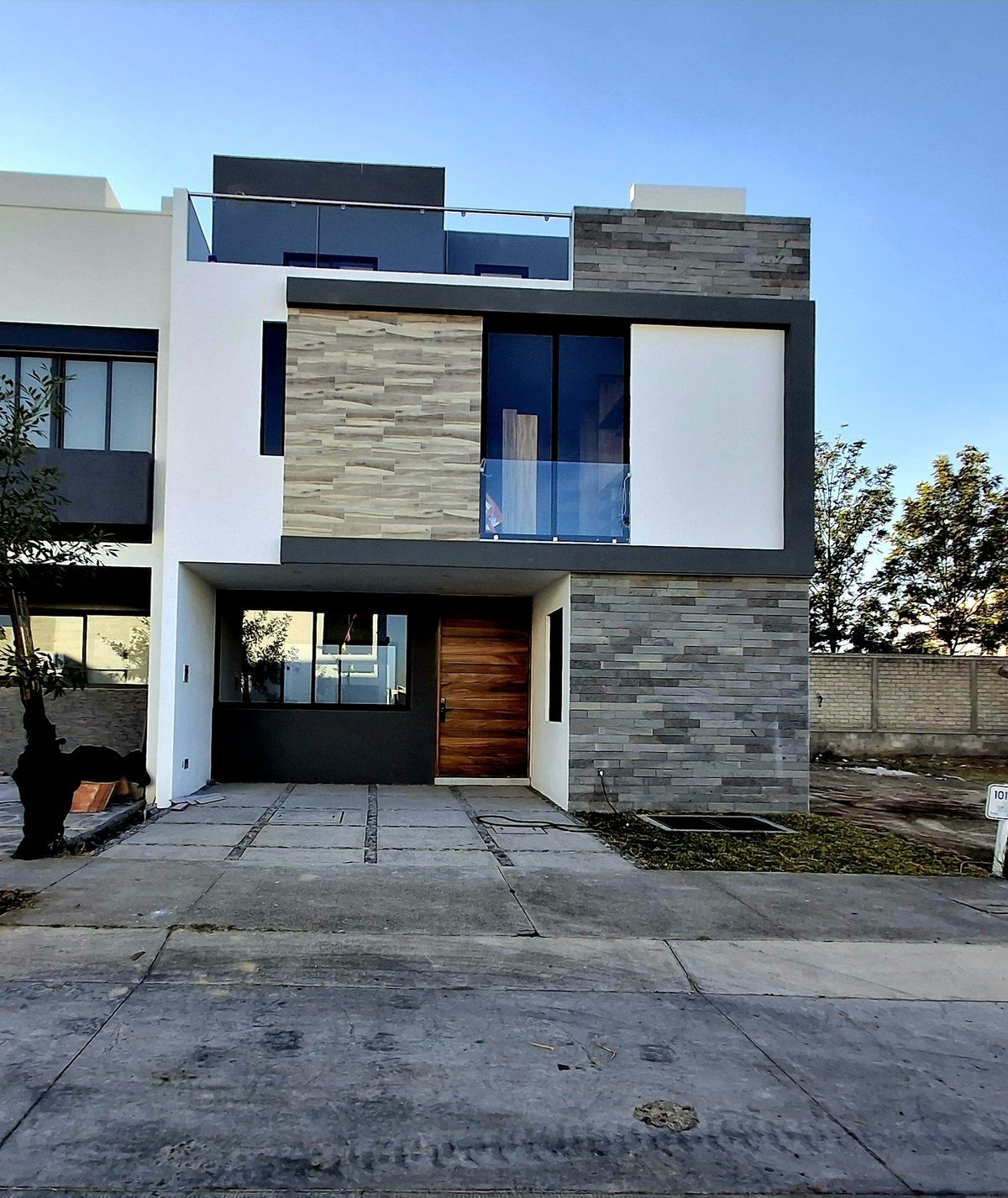 ESPECTACULAR CASA EN VENTA EN SOLARES Y TU FAMILIA FELIZ. - foto 1
