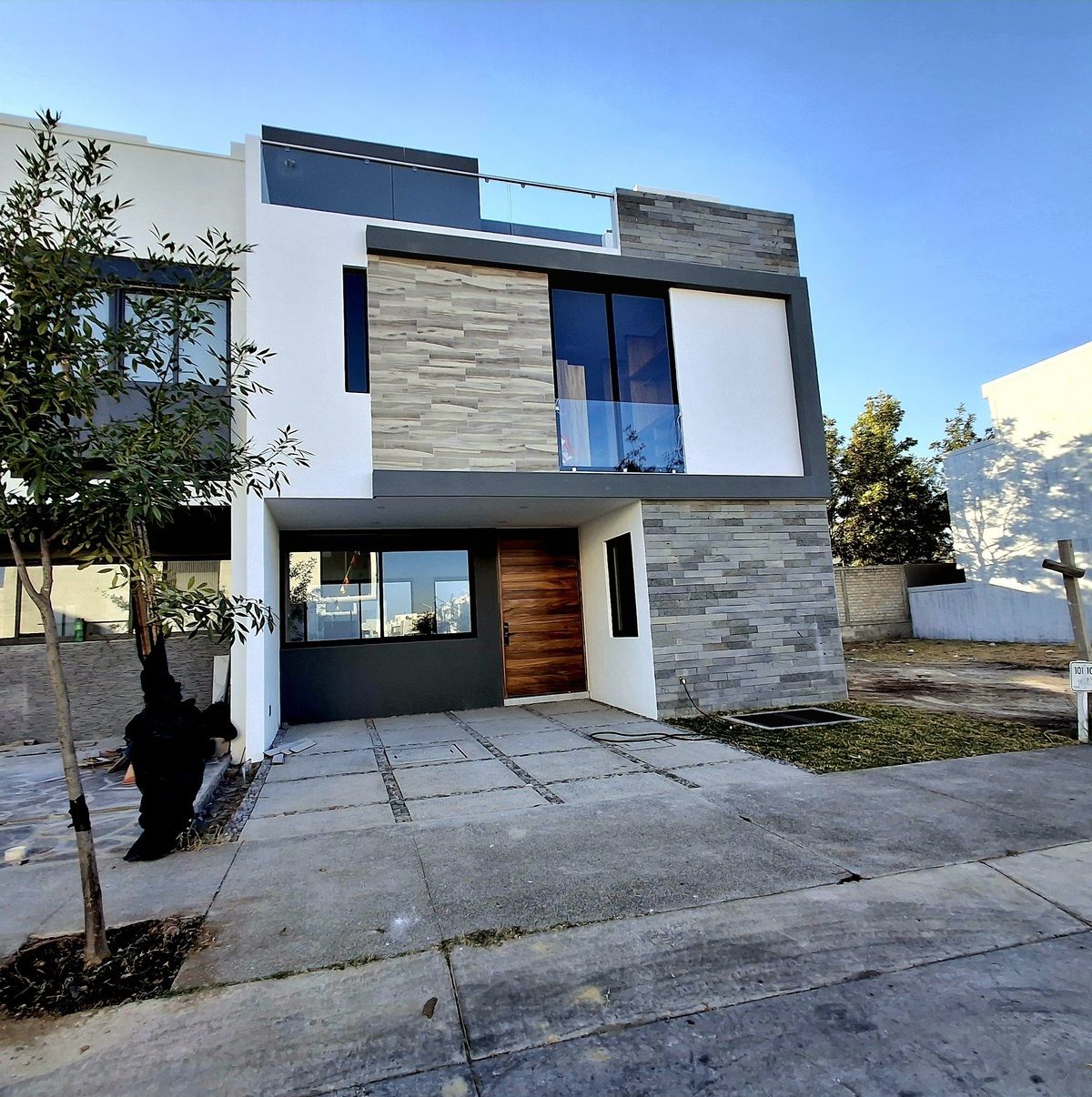 ESPECTACULAR CASA EN VENTA EN SOLARES Y TU FAMILIA FELIZ. - foto 2